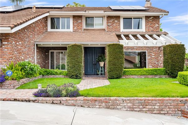 Exterior, Facade, Brick Facade, American Foursquare