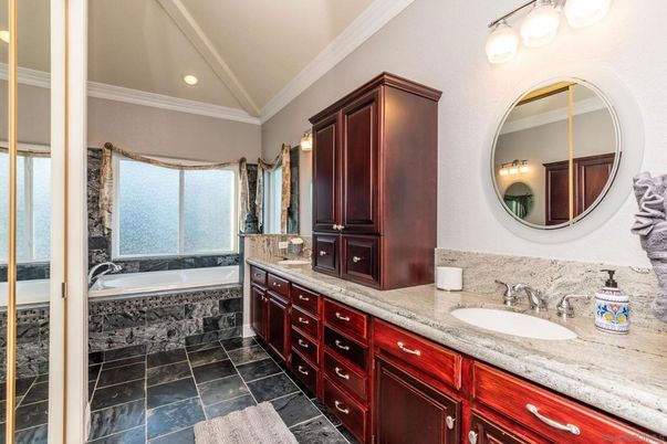 Bathroom, Dual Sink Vanities, Interior, Recessed Lighting