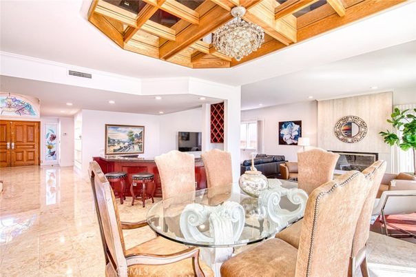 Dining room, Interior, Living room, Recessed Lighting, Wooden Beams, Wooden Ceilings