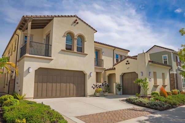 Attached, Exterior, Facade, Mediterranean