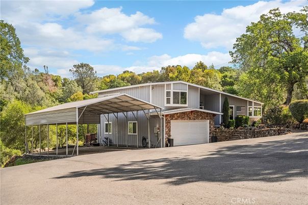 Attached, Exterior, Facade, Ranch