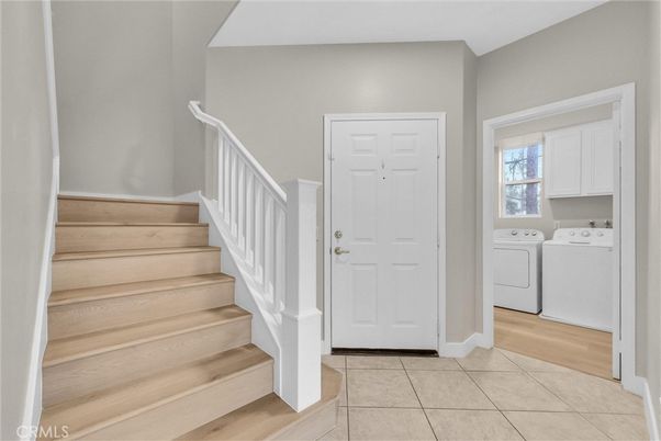 Interior, Washer, Wood Texture Flooring