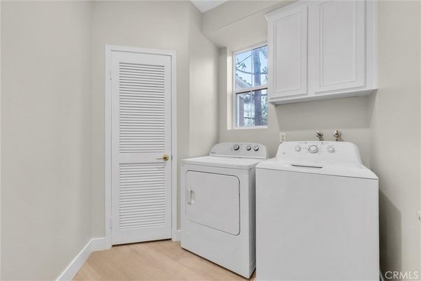 Interior, Utility Closets, Washer, Wood Texture Flooring