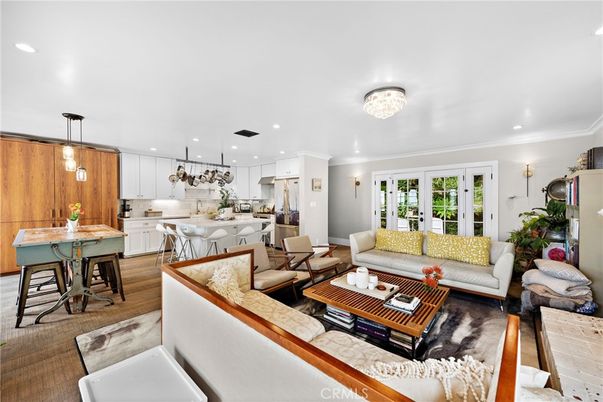 Chandelier, Interior, Kitchen, Living room, Pendant Lights, Recessed Lighting, Wood Texture Flooring