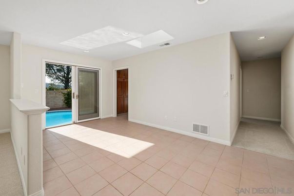 Empty room, Interior, Recessed Lighting