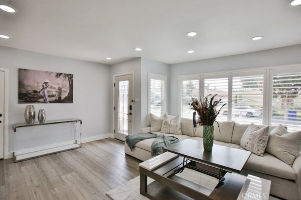 Interior, Living room, Recessed Lighting, Wood Texture Flooring