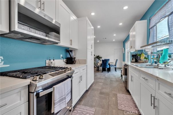 Dining room, Interior, Kitchen, Recessed Lighting, Stainless Steel Appliances