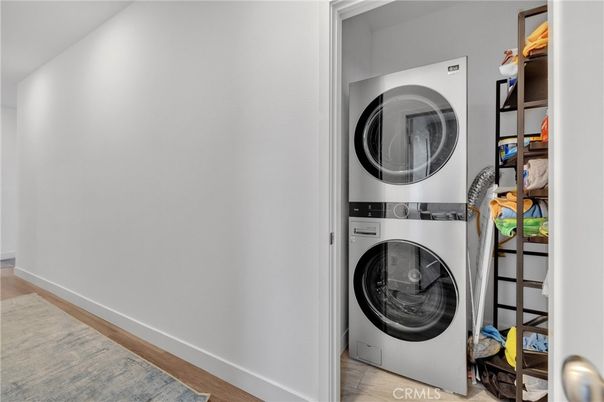 Interior, Utility Closets, Washer, Wood Texture Flooring