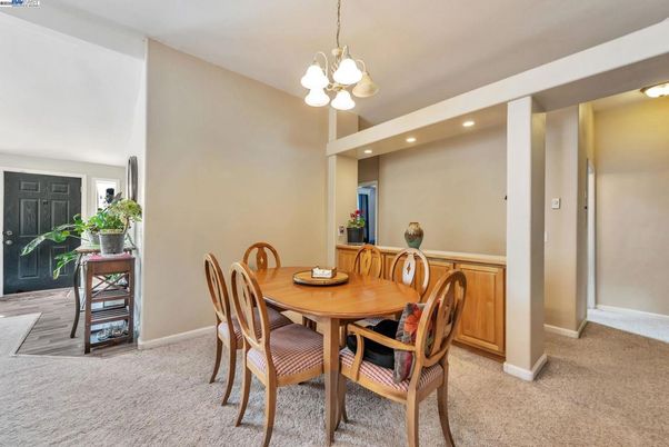 Dining room, Interior, Pendant Lights, Recessed Lighting