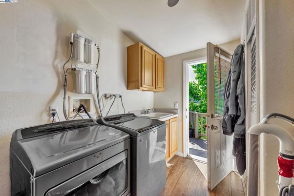 Interior, Washer, Wood Texture Flooring