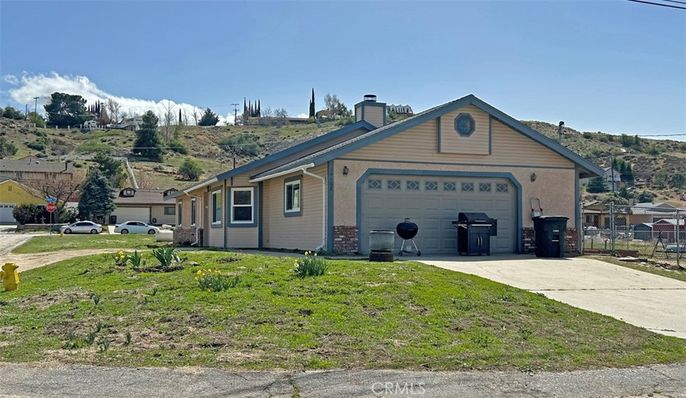 Attached, Exterior, Facade, Ranch