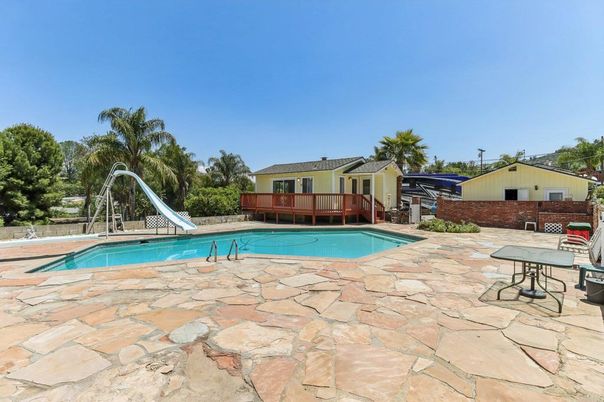 Exterior, Pool