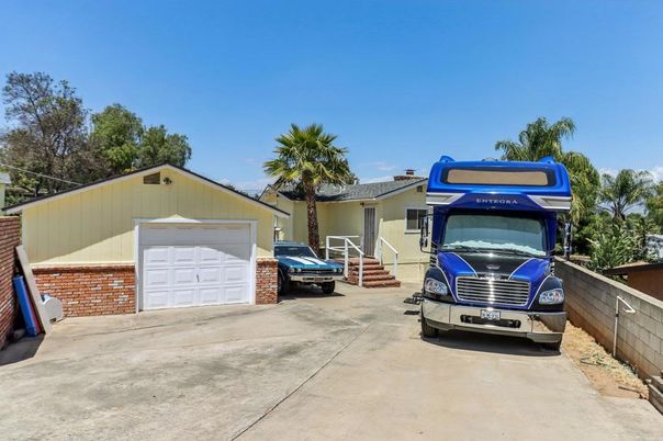 Detached Garage, Exterior