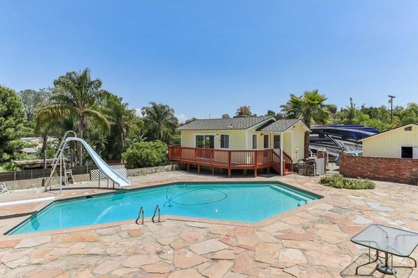 Exterior, Playground, Pool