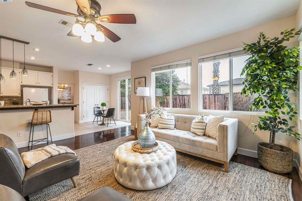 Interior, Kitchen, Living room, Pendant Lights, Recessed Lighting, Wood Texture Flooring