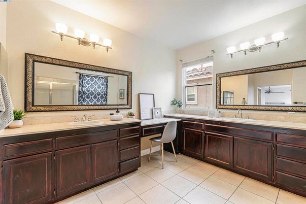 Bathroom, Dual Sink Vanities, Interior