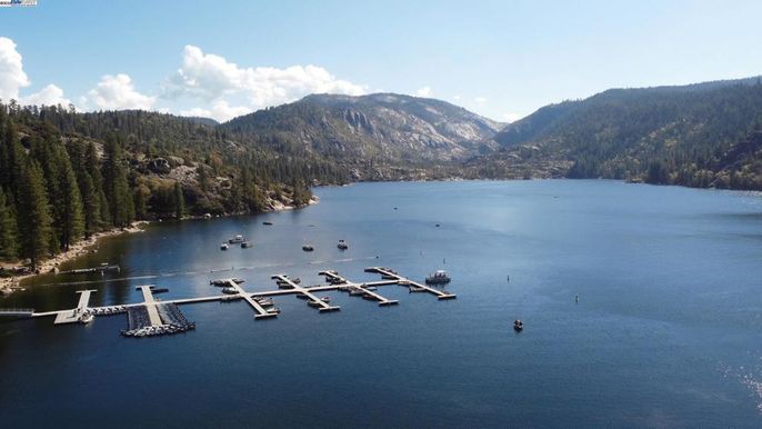 Exterior, Lake