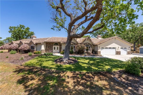 Attached, Backyard, Exterior, Facade, Brick Facade, Ranch