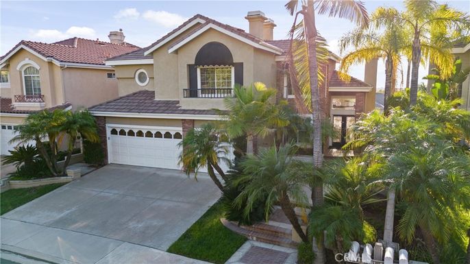 Attached, Exterior, Facade, Mediterranean
