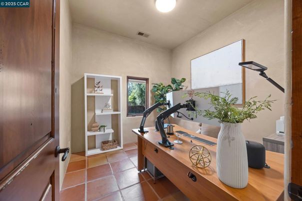 Home Office, Interior