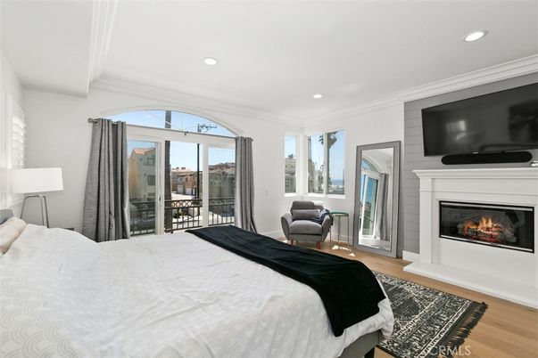 Bedroom, Fireplace, Interior, Recessed Lighting, Wood Texture Flooring