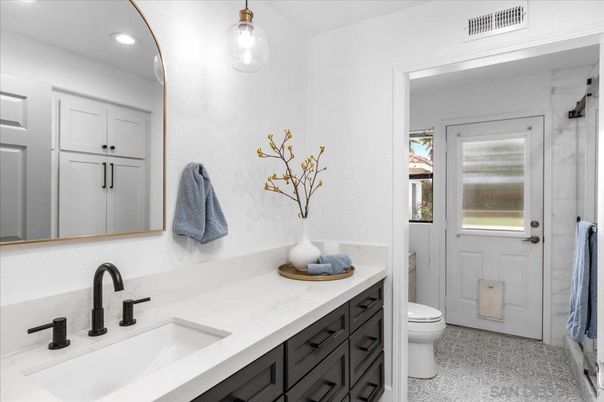 Bathroom, Dual Sink Vanities, Interior, Recessed Lighting