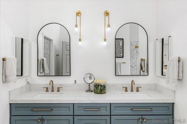 Bathroom, Dual Sink Vanities, Interior