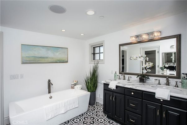 Bathroom, Dual Sink Vanities, Free Standing Baths, Interior, Recessed Lighting