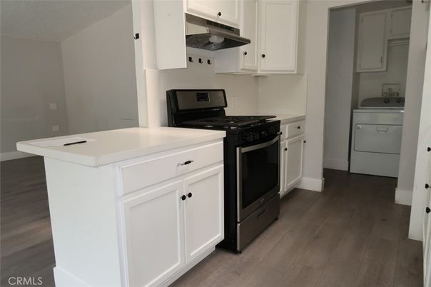 Interior, Kitchen, Washer, Wood Texture Flooring