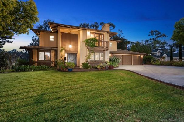 Attached, Backyard, Exterior, Facade, Modern