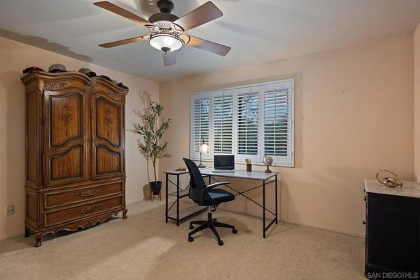 Home Office, Interior