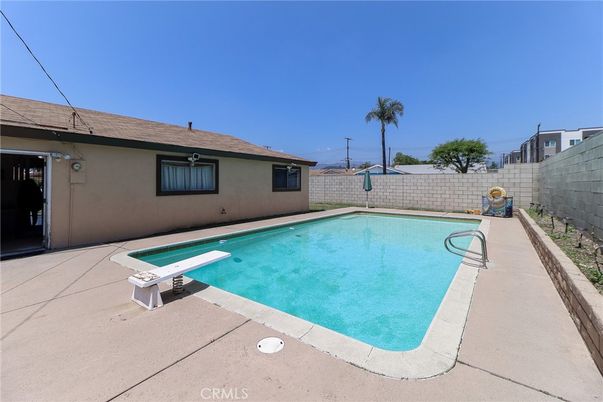 Exterior, Pool