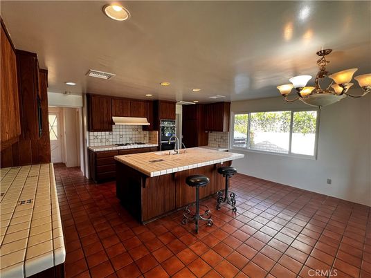 Chandelier, Interior, Kitchen, Recessed Lighting, Tile Countertops