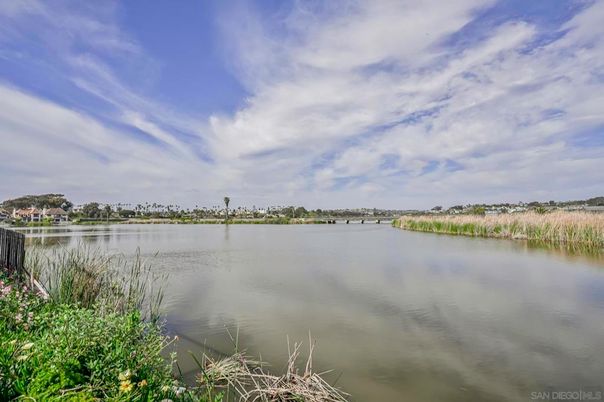 Exterior, Lake