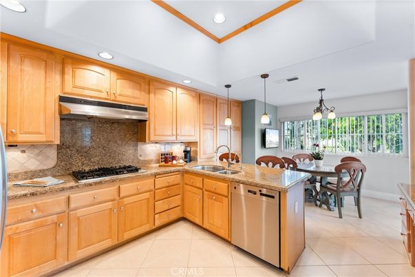 Dining room, Interior, Kitchen, Pendant Lights, Recessed Lighting, Stainless Steel Appliances