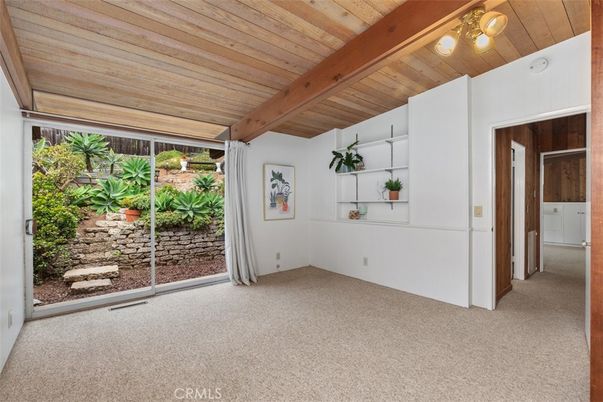 Empty room, Interior, Wooden Beams, Wooden Ceilings