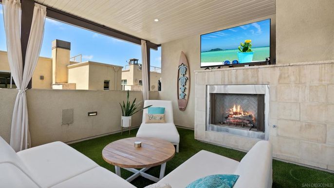 Fireplace, Interior, Living room, Water
