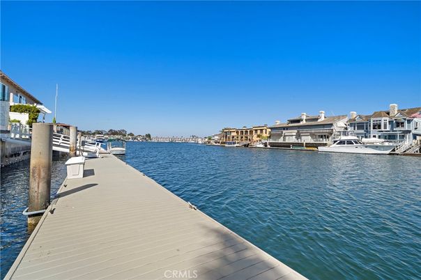 Exterior, Lake