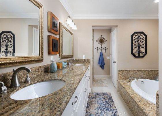 Bathroom, Dual Sink Vanities, Interior