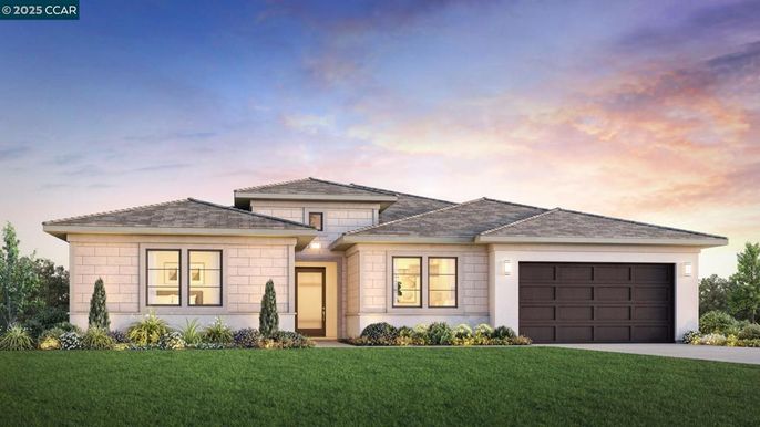 Attached, Exterior, Facade, Mediterranean