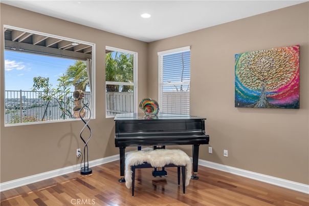 Interior, Piano, Recessed Lighting, Wood Texture Flooring