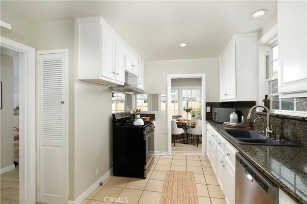 Dining room, Interior, Kitchen, Recessed Lighting