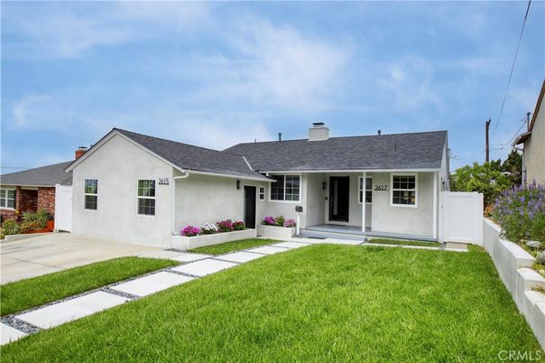 Backyard, Exterior, Facade, Ranch