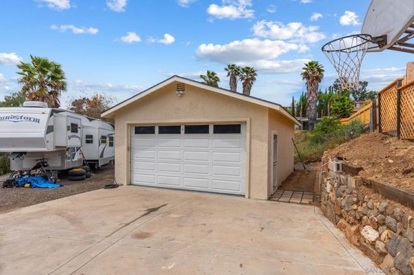 Detached Garage, Exterior