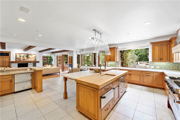Dining room, Interior, Kitchen, Living room, Pendant Lights, Recessed Lighting, Stainless Steel Appliances