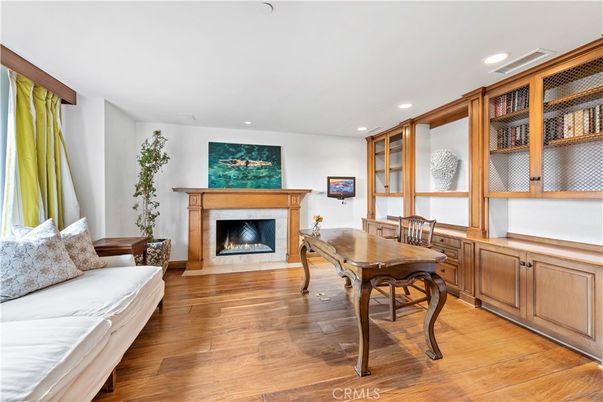 Dining room, Fireplace, Interior, Recessed Lighting, Wood Texture Flooring