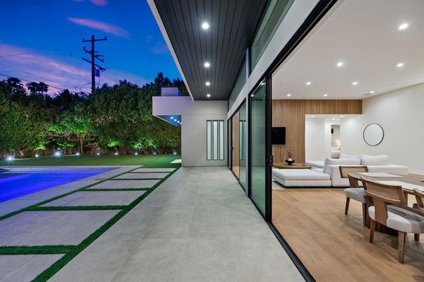 Exterior, Pool, Recessed Lighting