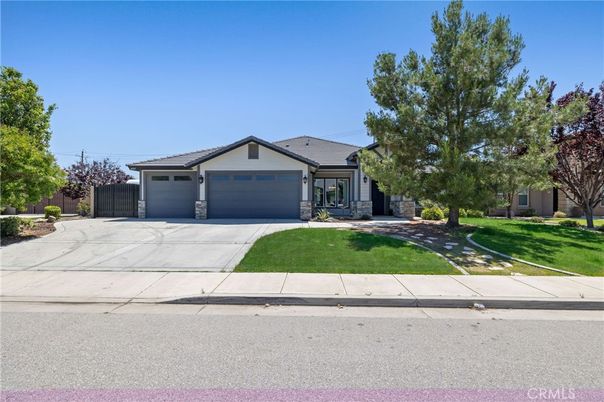 Attached, Exterior, Facade, Ranch