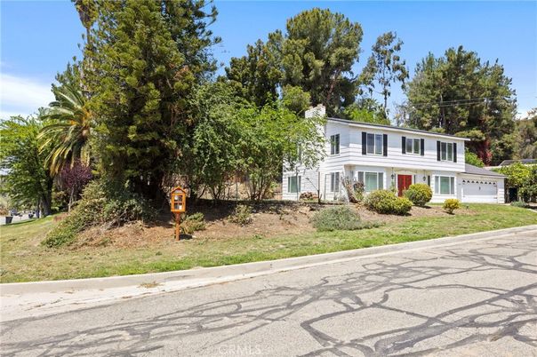 Attached, Exterior, Facade, Raised Ranch