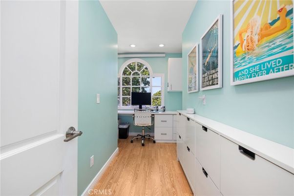 Home Office, Interior, Recessed Lighting, Wood Texture Flooring
